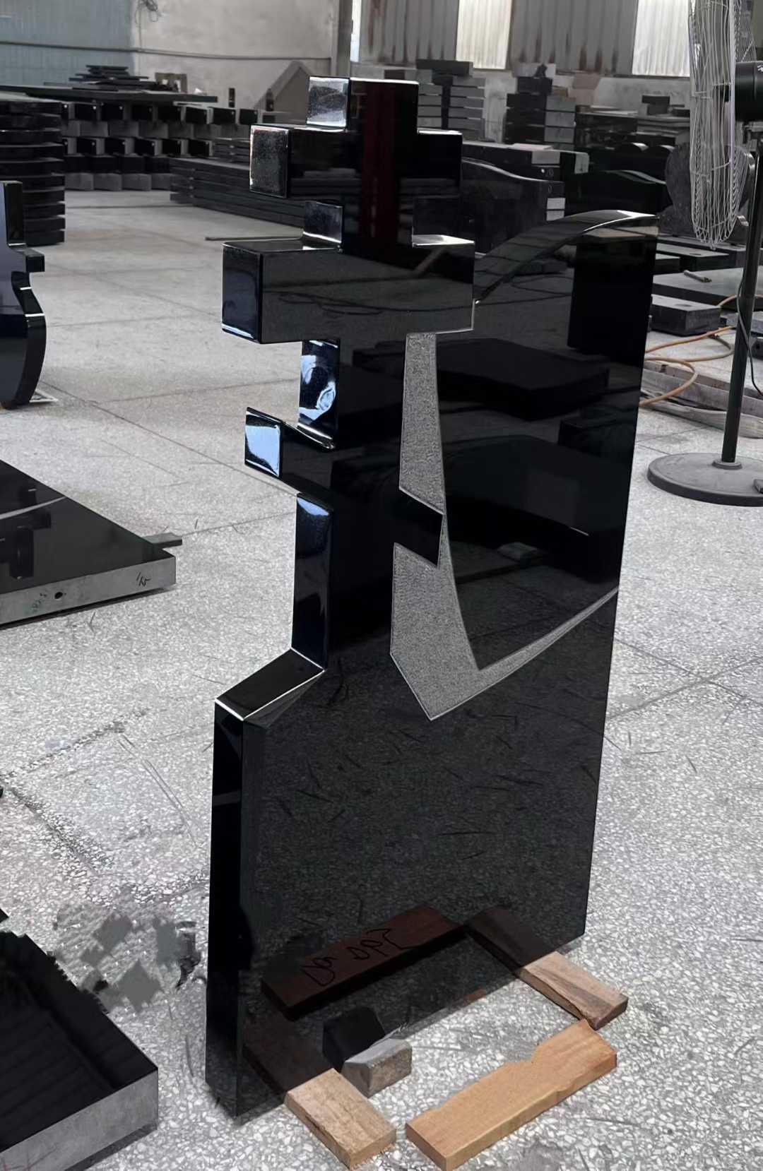 Xingyan Creative Geometric Black Tombstone